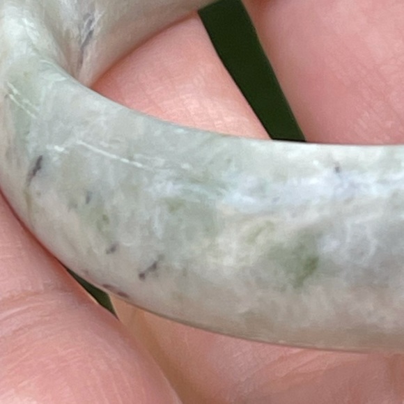 Light and dark green jade bangle - Picture 9 of 10